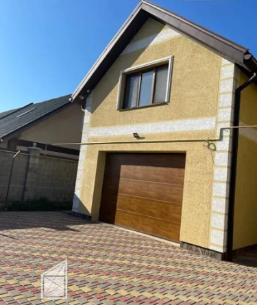 Продам 2-х поверховий та гостьовий будинок з гаражем в с.Фонтанка (5 км від Одеси) Фонтанка