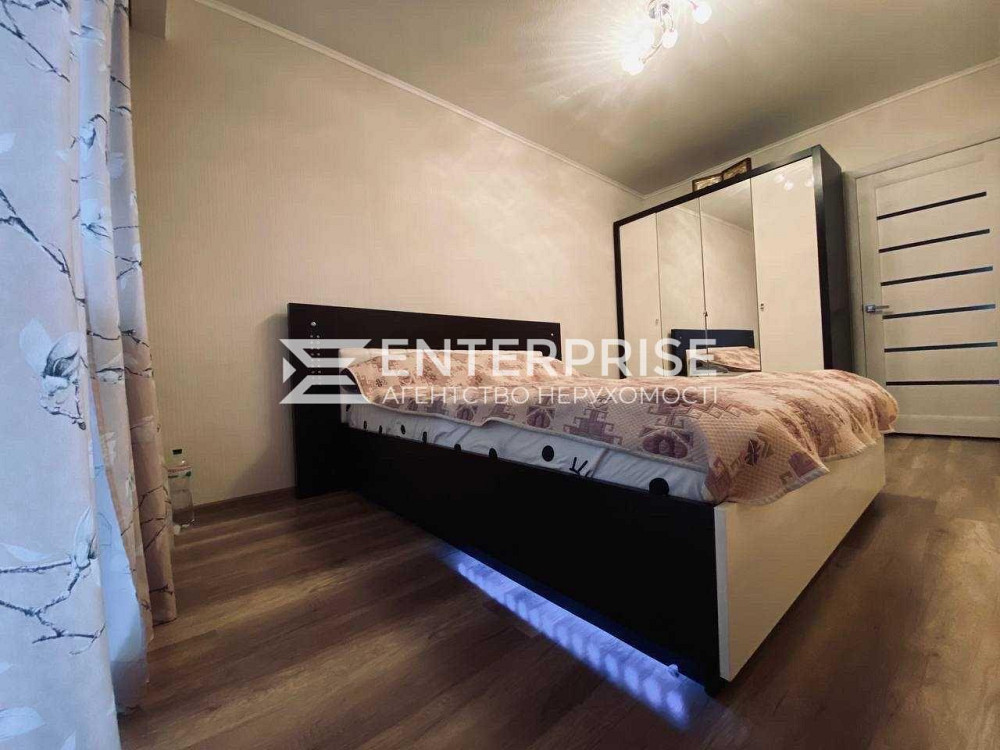 Продаж Квартира 4-кімнатна, 8/9 поверх на вул. Петропавлівська Київ - фото 5