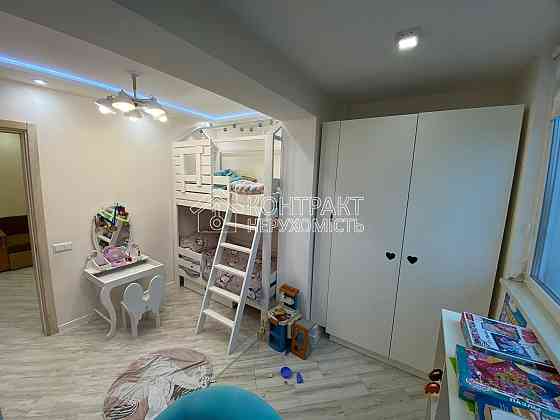 Оренда Квартира 3-кімнатна, 8/10 поверх на вул. Кушнарева Pesochin