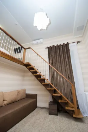 Продажа Готовый бизнес площадь 177 кв.м 2-й этаж на Нежинская Одесса