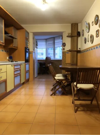 Оренда Квартира 3-кімнатна, 5/16 поверх на Урловская ул., 8 Київ