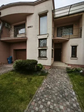 Оренда 2-поверховий Котедж з ділянкою 3 сот 180 кв.м 4 кімн. на Івана Франка 1Б Ужгород