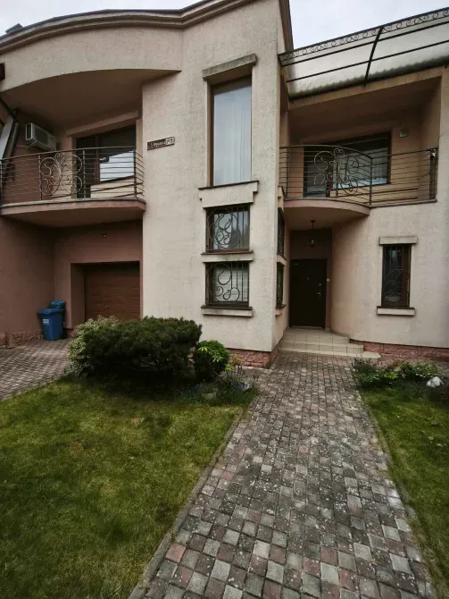 Оренда 2-поверховий Котедж з ділянкою 3 сот 180 кв.м 4 кімн. на Івана Франка 1Б Ужгород - фото 1