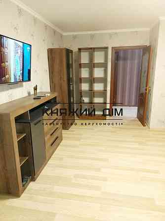 Оренда Квартира 1-кімнатна, 14/25 поверх на Радунская ул. Київ