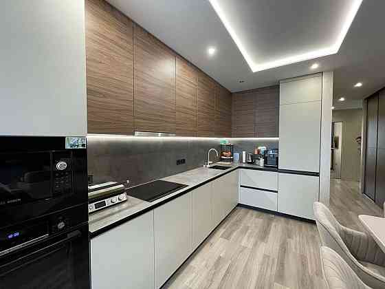 Продаж Квартира 3-кімнатна, 4/10 поверх на Хмельницкого Б. ул., 11А Dnipro