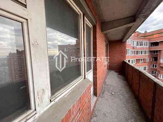 Продаж Квартира 5-кімнатна, 28/28 поверх на вул. Ахматовой Анны Kiev