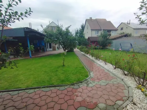 Продаж 3-поверховий Будинок з ділянкою 14 сот 160 кв.м 4 кімн. на Центральна Сторожниця