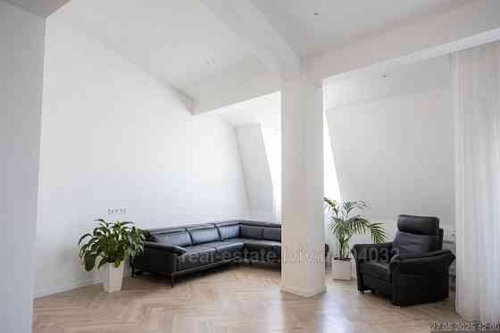 Продаж Квартира 3-кімнатна, 5/5 поверх на вул. Сулими Івана Львов