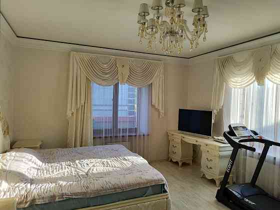 Продаётся великолепный 2х этажный дом в центре  с.Усатово. Усатове