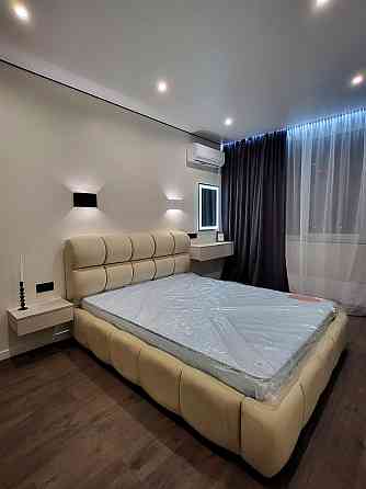 Продаж Квартира 3-кімнатна, 21/25 поверх на Олександра Олеся вул., д. 17 Киев