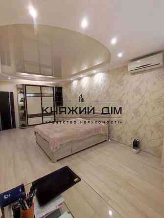 Продаж 3х кімнатної квартири студії метро Харківська Код об'єкта № 21143849 Київ