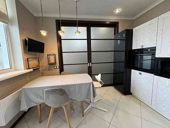 Продаж Квартира 2-кімнатна, 24/25 поверх на Бажана Миколи вул., д. 8Б Київ