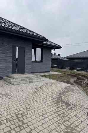 Продаж 1-поверховий Будинок з ділянкою 5 сот 120 кв.м 4 кімн. на Абрикосова вул. Рівне