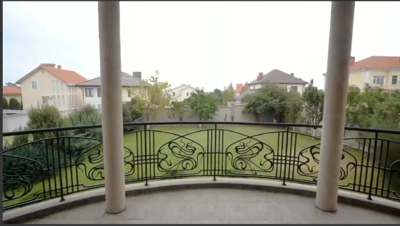 Уютный 3-х этажный ДОМ в Совиньоне - 2 с бассейном и лифтом Limanka