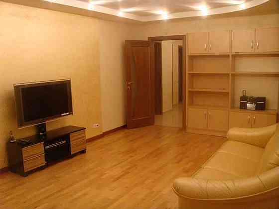 Оренда Квартира 3-кімнатна, 8/25 поверх на пр. Валерия Лобановского Київ