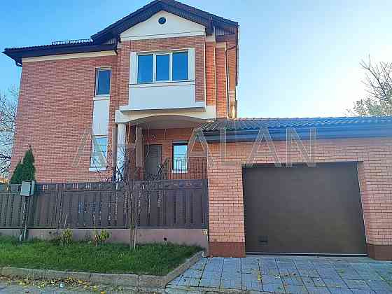 Продаж Будинок 5-кімнатний на Уральська вул., 1 Киев