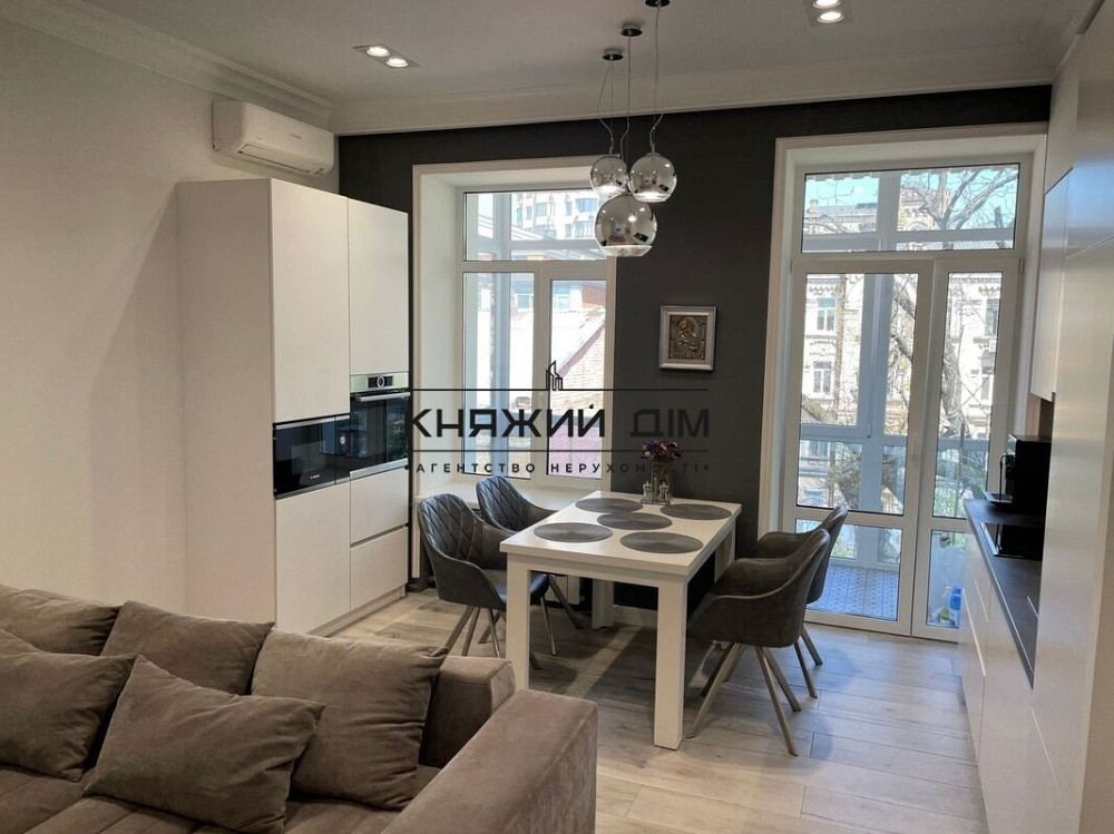 Продаж 4-х к. квартири студіо в царському будинку Львівська Площа. № 21144990 Київ - фото 1