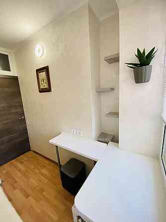 Оренда Квартира 1-кімнатна, 13/13 поверх на Ахматової, 16б Киев