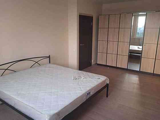 Оренда Квартира 1-кімнатна, 10/17 поверх на Харьковское шоссе, 15а Kiev