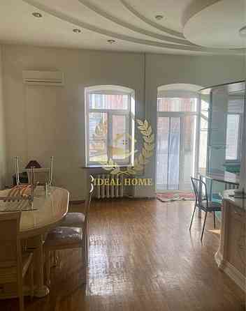 Продаж Квартира 3-кімнатна, 2/4 поверх на Михайловская ул., 18А Kiev