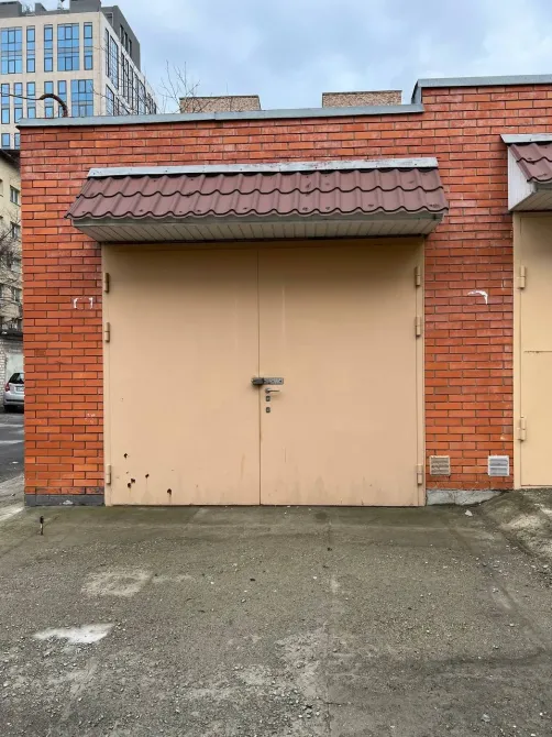 Продається Гараж Під легкове авто площа 44 кв.м 1-й поверх Жуковського 8 Дніпро - фото 1