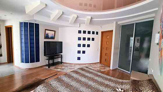 Продаж Квартира 5-кімнатна, 5/10 поверх на Высоцкого ул., 2 Dnipro