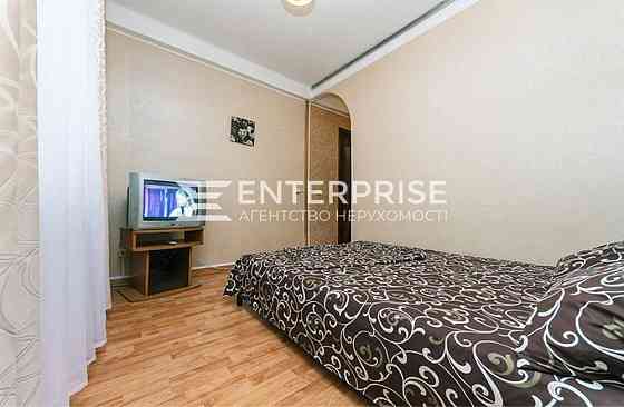 Продаж Квартира 1-кімнатна, 1/5 поверх на вул. Миру Kiev