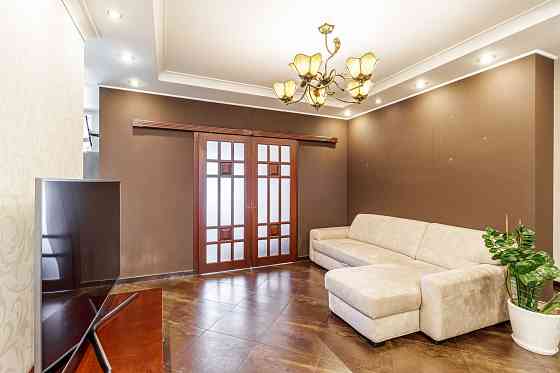 Продаж Квартира 3-кімнатна, 21/25 поверх на Валерія Лобановського вул., д. 4а Kiev