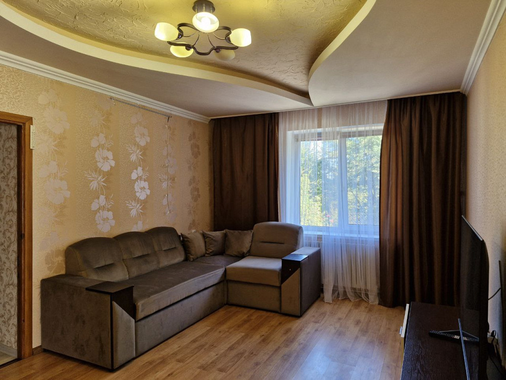 Семейный дом с детской площадкой и гаражом на тихой улице Нерубайське - фото 1