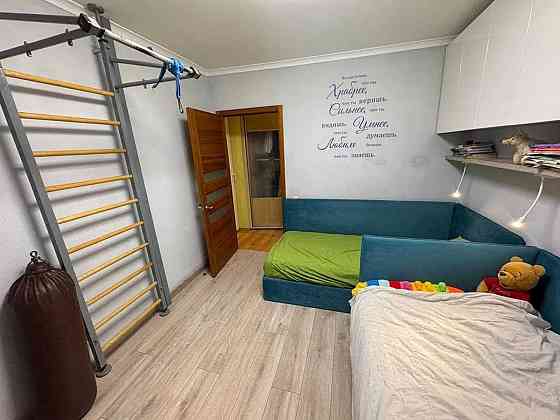 Продаж Квартира 3-кімнатна, 4/12 поверх на Мандрыковская ул., 137 Дніпро