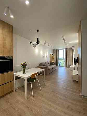 Продаж Квартира 1-кімнатна, 16/16 поверх на Салютна вул., д. 2б Kiev