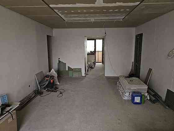 Продаж Квартира 3-кімнатна, 10/10 поверх на Малышева ул., 32 Дніпро