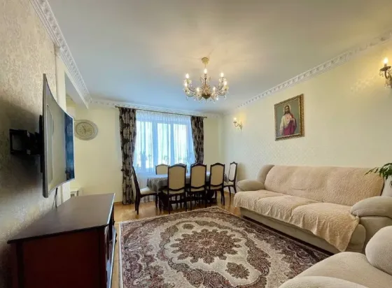 For sale 5-room Apartment 152.8 sq.m Вовчинецька Ivano-Frankivs'k