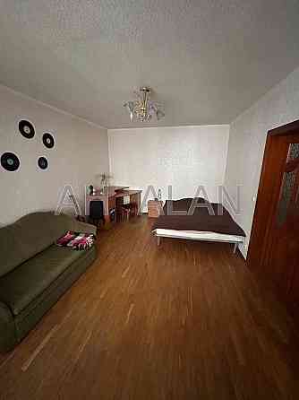 Оренда Будинок 3-кімнатний на Вишняківська вул., 7Б Київ