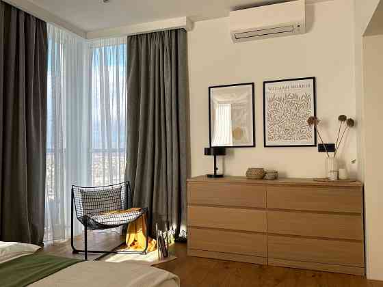 Продаж Квартира 3-кімнатна, 13/26 поверх на Каховська вул., д. 19а Kiev