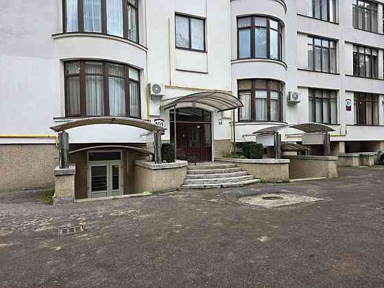 Продаж торгове приміщення на Шевченка вул., 101 Ivano-Frankivs'k