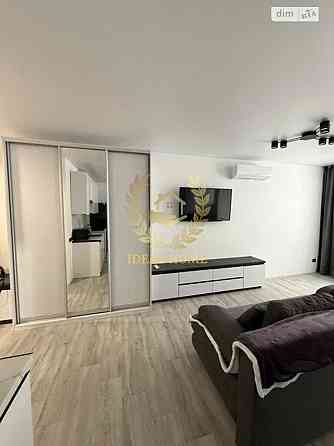 Продаж Квартира 1-кімнатна на Светлая ул., 3 Киев