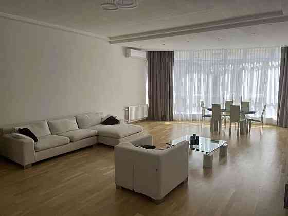 Оренда Квартира 3-кімнатна, 5/17 поверх на ул. Бульварно-Кудрявская Киев