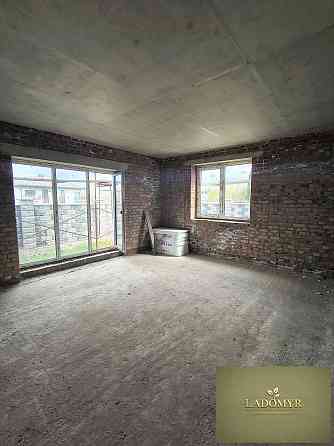 Продаж Будинок 4-кімнатний на вул. Ягідна Ровно