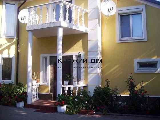 Оренда відмінного 3-х поверхового будинку на Русанівських Садах. № 139110 Київ