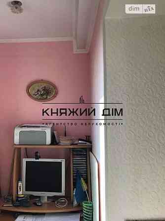 Продаж 3-кімнатної роздільної квартири, метро Святошин, Житомирська. № 21143137 Київ