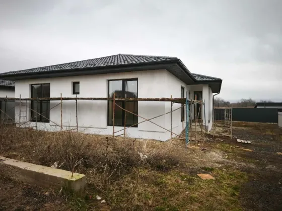 For sale 1-storey House with land 4.5 ares 140 sq.m 4 rooms at Хорватська Uzhhorod