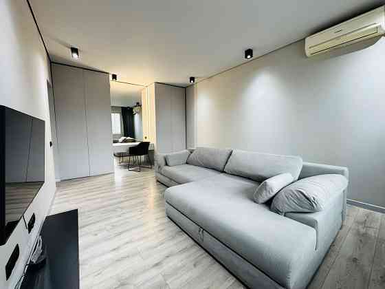 Продаж Квартира 2-кімнатна, 2/9 поверх на Ревуцкого вул., д. 5 Kiev