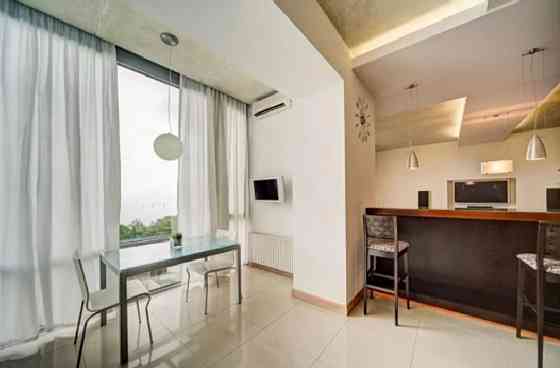 Оренда Квартира 3-кімнатна, 4/8 поверх на Черноморская ул., 1 Одесса