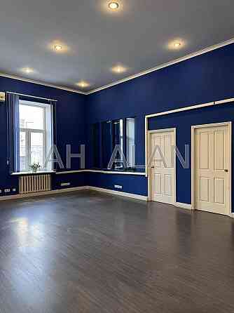 Оренда Будинок 5-кімнатний на вул. Рейтарська Kiev