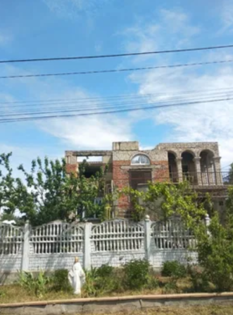 Продаж Будинок 4-кімнатний на ул. Чорноморська, 30 