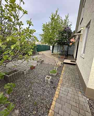 Затишний будиночок нової будівлі в Нерубайському. Нерубайське