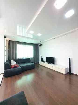 Продаж Квартира 3-кімнатна, 9/10 поверх на Малиновского Маршала ул., 48А Дніпро