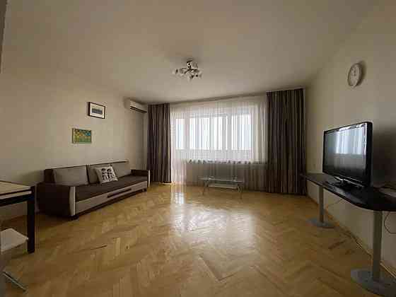 Оренда Квартира 3-кімнатна, 14/18 поверх на улица Старонаводницкая, д.6 Kiev