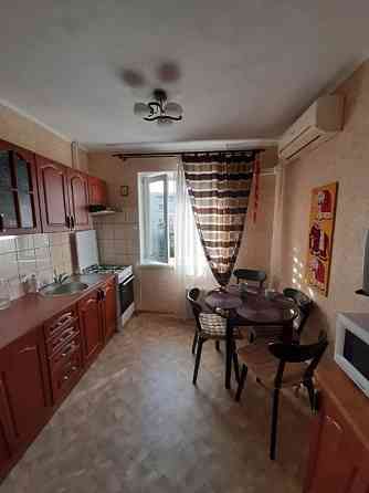 Оренда Квартира 3-кімнатна, 7/10 поверх на Харьковское шоссе, 168а Киев